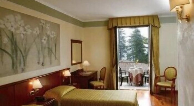 Семейный номер Standard с балконом Hotel Astra