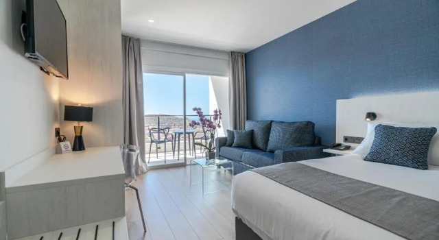 Семейный номер Deluxe с видом на море Ramada Resort by Wyndham Puerto de Mazarron