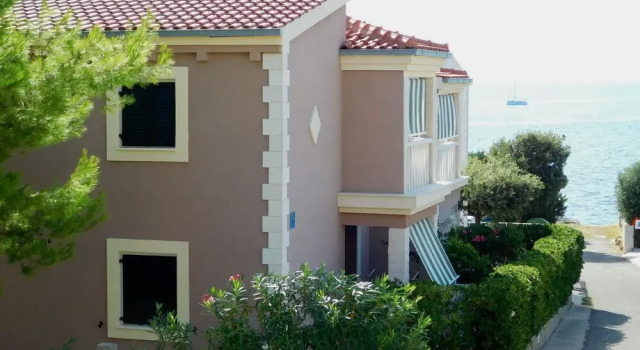Apartments Mirjana, Prenota Appartamento Città di Lesina 