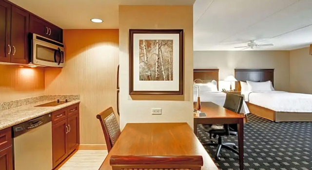 Двухместная студия-люкс Homewood Suites by Hilton Toronto Airport Corporate Centre