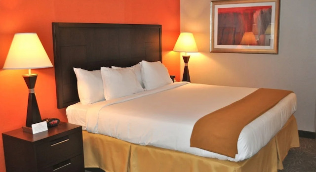 Holiday Inn Express Pittsburgh E -Waterfront, 预订 酒店 匹兹堡 宾夕法尼亚州