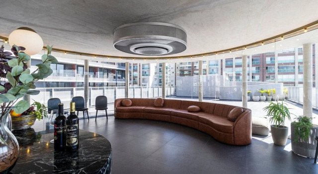 Apartamento moderno com piscina e AC