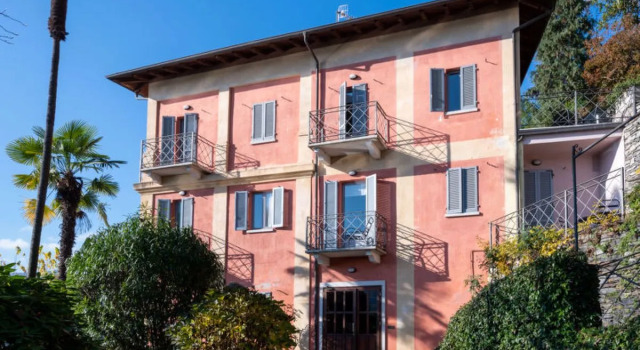 Casa sul lago 30172