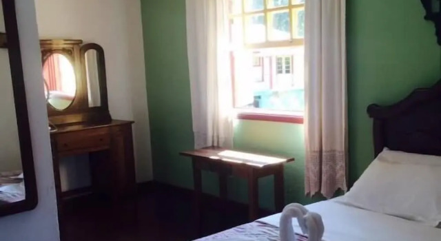 Pousada Recanto Das Pedras, Забронировать Отель Отели Тирадентис с парковкой, рядом с Tiradentes Serra Club, Парковка