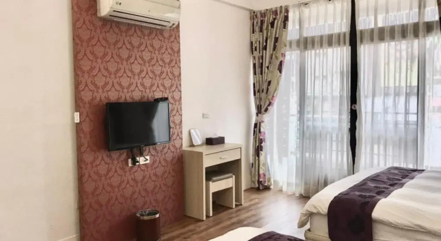 小小鋼琴家民宿&文創旁地點讚市中心, Забронировать Отель Отели Хуалянь с парковкой, рядом с Парк Наньбинь, Парковка