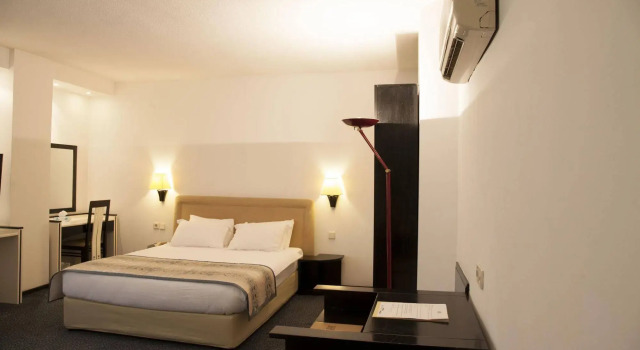 King Hotel Guvenlik, Забронировать Отель Анкара Центральная Анатолия, рядом с Торговый центр Карум