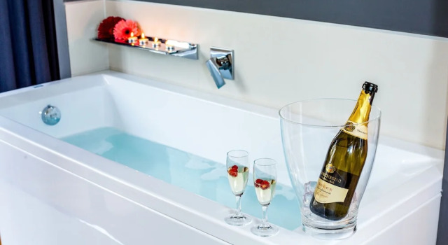 Deluxe Suite Suite 136