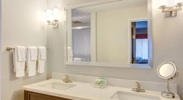 Четырёхместный люкс Holiday Inn & Suites Lafayette North by IHG