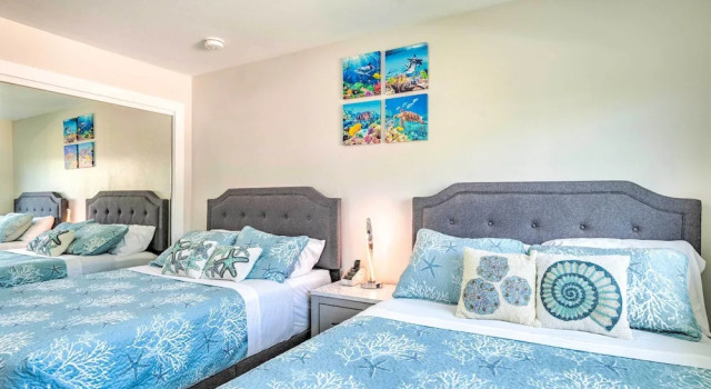 Outdoor Entertainment Oasis: Cape Coral Home, Забронировать Дом для отпуска Виллы Кейп-Корал, рядом с Пляж яхт-клуба Кейп-Корал, Вилла