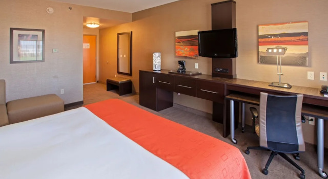 Люкс c 1 комнатой Holiday Inn Express and Suites Columbus Edinburgh by IHG