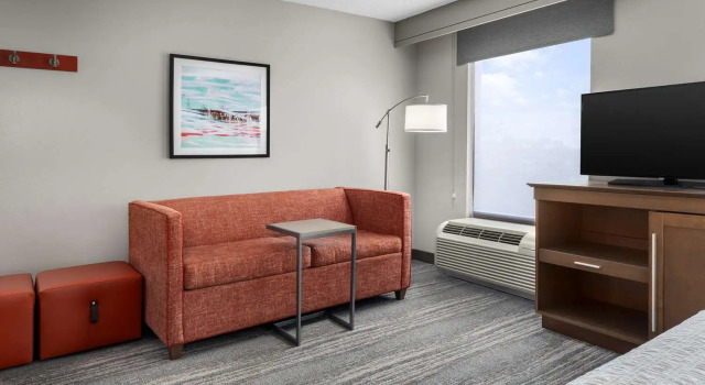 Люкс Hampton Inn & Suites at Lake Mary Colonial Townpark