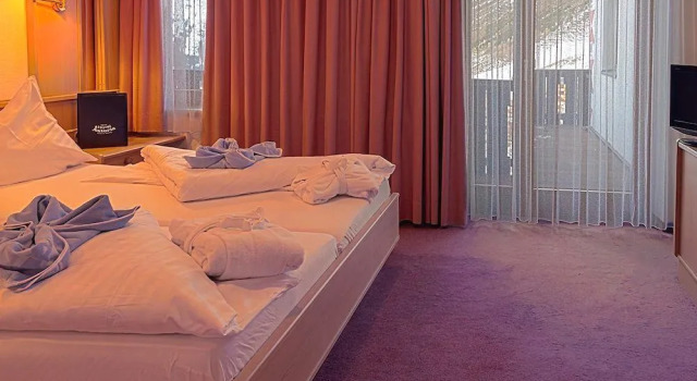 Hotel Astoria, Забронировать Отель Отели Тироля с бассейном, Бассейн
