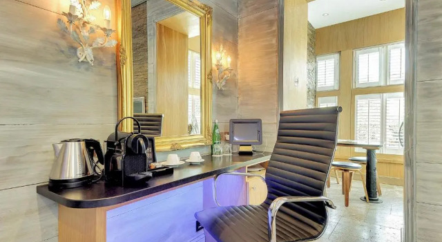 Mala Anglia Deluxe Rooms & SPA