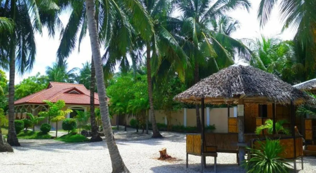 RedDoorz Plus @ Luzmin BH Lodging House, Book Hotel Oslob Cebu
