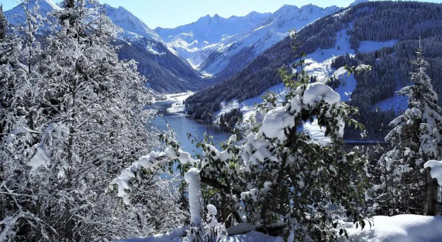 Pension Zillertal, Rezerwuj Hotel Hotele w Tyrol z parkingiem, Parking