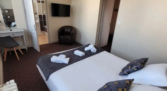 Семейный люкс Logis Hôtel Au Moyne de Saire