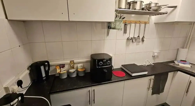 Tropical Hideaway Studio Apartment, Забронировать Апартаменты/квартира Отели Кардиффа с парковкой, рядом с Центр развлечений Parc All Weather Play, Парковка