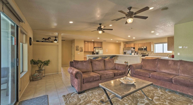 Family-friendly Lake Havasu Getaway w/ Deck & Pool, Забронировать Отель Лейк-Хавасу-Сити штат Аризона