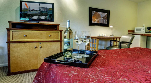 Discovery Inn, Забронировать Отель  