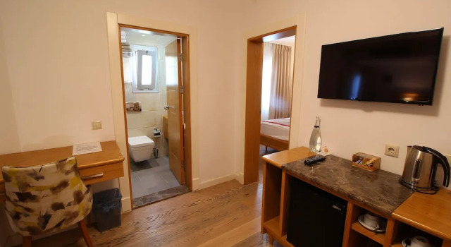Четырёхместный номер Deluxe c 1 комнатой с балконом The Losh Hotel