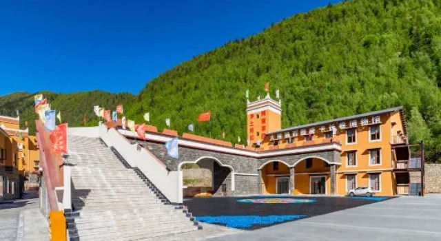 Sgura Manor Hotel, Rezerwuj Hotel Ngawa Chiny
