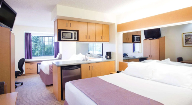 Четырёхместный люкс Microtel Inn & Suites by Wyndham Plattsburgh