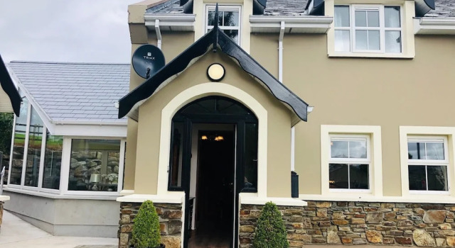 3 Bedroomed House Minutes Walk From Kenmare Town, Book Vacation Home Hotels in Kerry with Parking, Parking