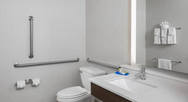 Люкс Holiday Inn Express Hotel & Suites Altoona-Des Moines by IHG