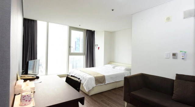 Brown Suites Hotel Sinchon Central, Забронировать Отель Отели Сеула с парковкой, рядом с Торговый центр Y'Z PARK, Парковка