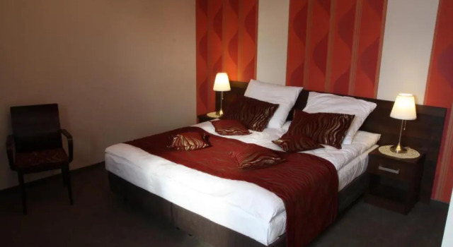 Hotel Kosmonauty Wrocław-Airport, Забронировать Отель Фабрична 