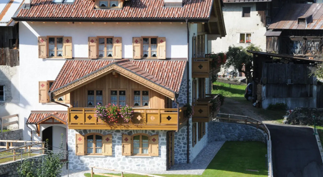 Hilltop apartment in Commezzadura with garden