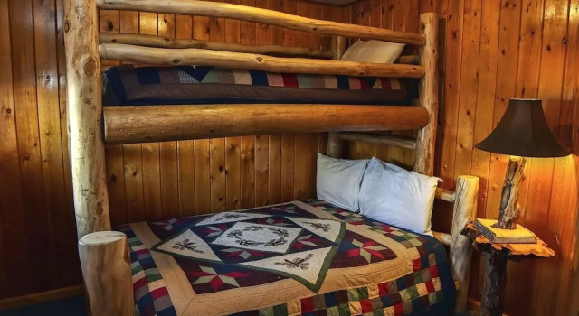Lazy R Cottages: 2 2 Bedroom Cabin, Забронировать Дом для отпуска Отели Эстес-Парк с парковкой, Парковка