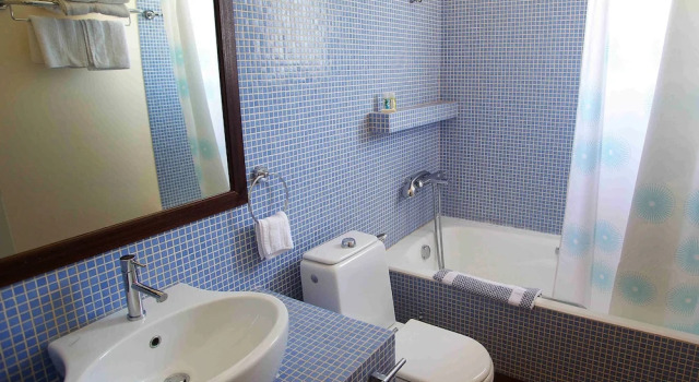Трёхместный номер Standard с балконом Rex Hotel - Bebekas
