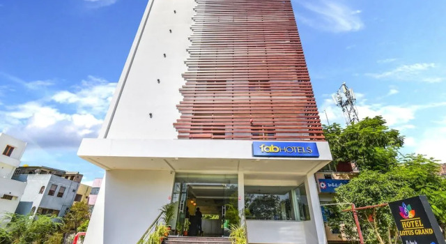 Fabhotel Lotus Grand, Rezerwuj Hotel Hotele w Andhra Pradesh z parkingiem, Parking