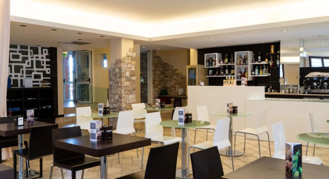 Отель AHG Donna Silvia Wellness Hotel, Забронировать Отель Отели Манерба с завтраком, Завтраки