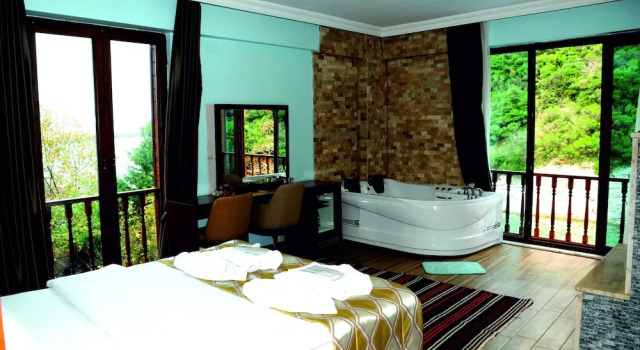 Luksusowy dwuosobowy pokój z widokiem na rzekę Hill River Hotel