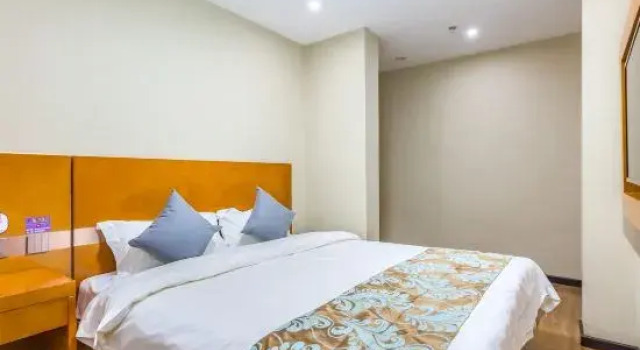 Трёхместный семейный люкс Zsmart Hotel