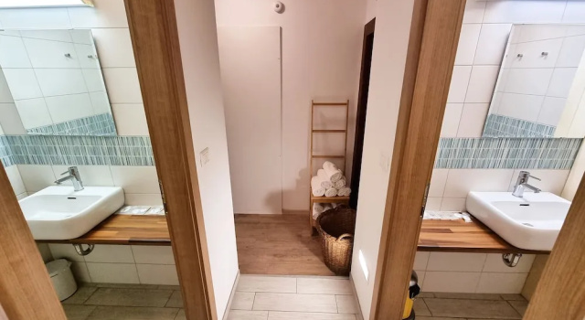 Кровать в общем номере с 6 комнатами B&B Pod Skalo