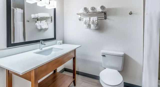 Четырёхместный номер Standard Baymont by Wyndham Carlsbad NM