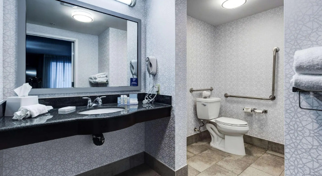 Четырёхместная студия Hampton Inn & Suites by Hilton Brantford