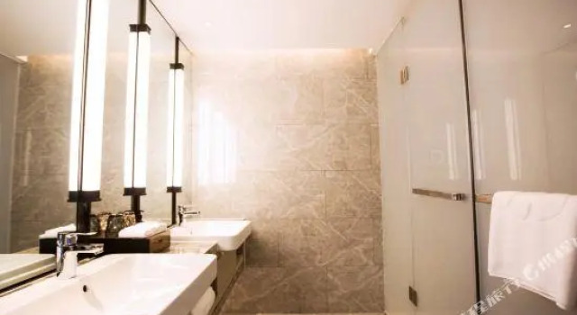 Двухместный люкс Huayue Hotel