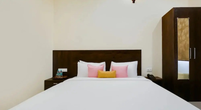 Hotel Laxmi Heights, Rezerwuj Hotel Hotele w Uttarakhand z basenem, Basen