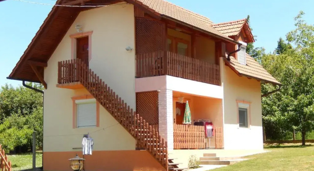 Zsuzsanna Apartmanhz, Book Hotel Hoteller i Western Transdanubia med parkering, Parkering