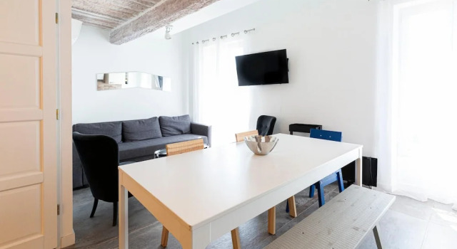 Charming 2 bedroom apartment in the best location, old town of Antibes 301, Забронировать Апартаменты/квартира Апартаменты Антиб, рядом с Antibes Archaeology Museum, Апартаменты/квартира