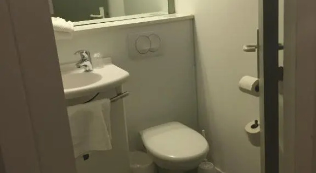 Трёхместный номер Standard с красивым видом из окна Hotel Ibis Budget Nice Palais Nikaia