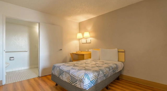 Motel 6 Hayward, CA- Silicon Valley Gateway, Забронировать Мотель Хейуорд Область залива Сан-Франциско