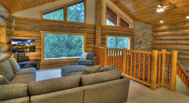 Tall Timbers Lodge - Two Bedroom Cabin with Hot Tub, Rezerwuj Hotel Hotele w Sultan z parkingiem, Parking