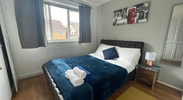 Apartment - Sleeps 4 & On-site Parking
