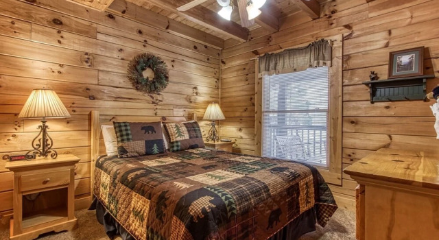 Er6 - On Eagles' Wings - Great Location. Close To All The Action! 6 Bedroom Cabin by RedAwning