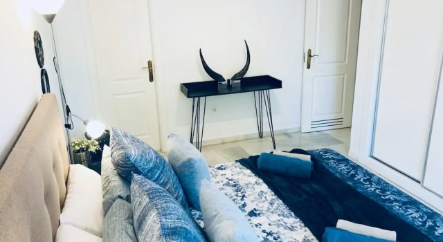 Leisure Joy Nueva Andalucia by Rafleys - Beautiful Newly Refurbished 2BR Garden Suite in Lorcrimar, Book Hotel Nueva Andalucia Andalusien